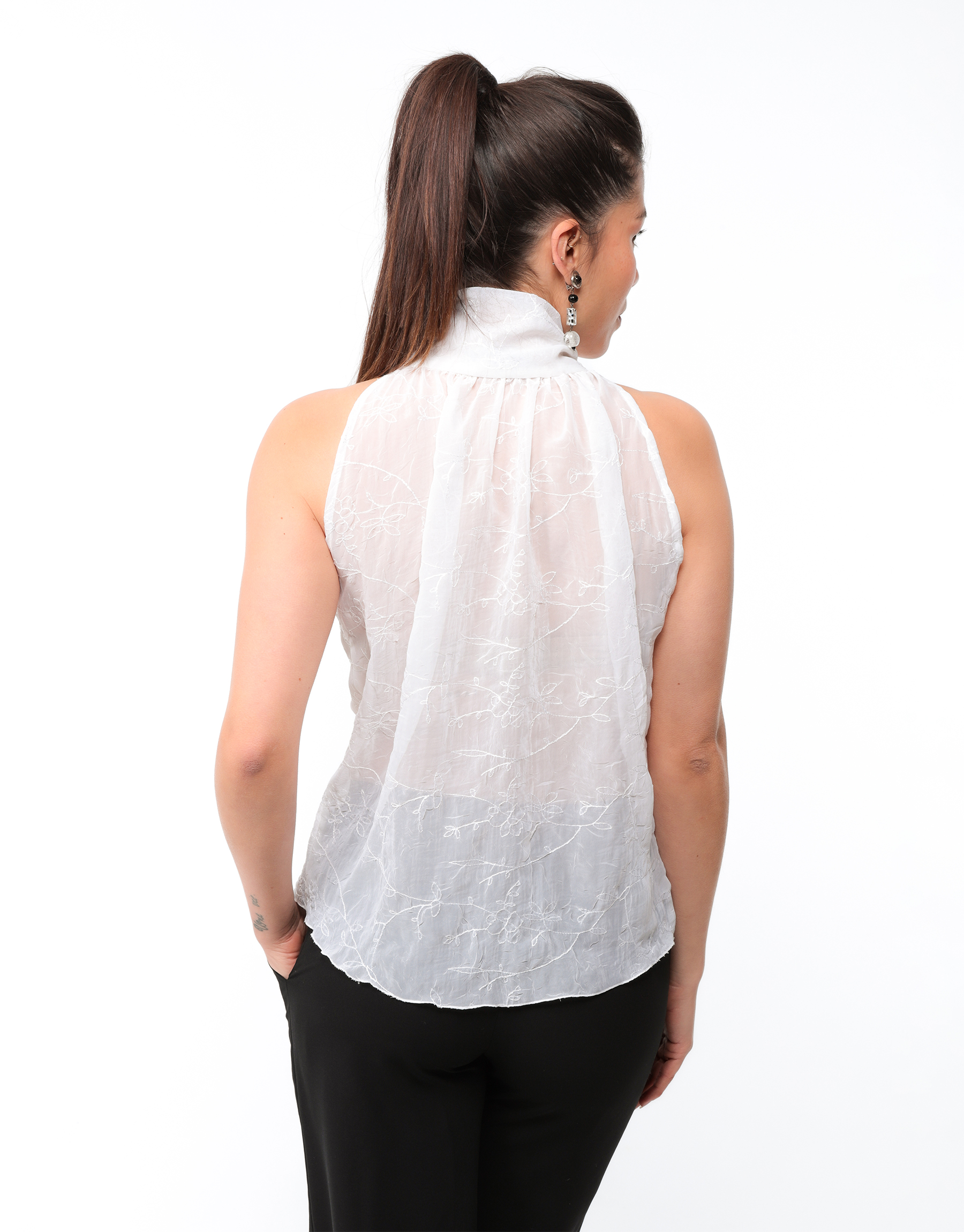 White top lavallière collar in crumpled and embroidered museline 